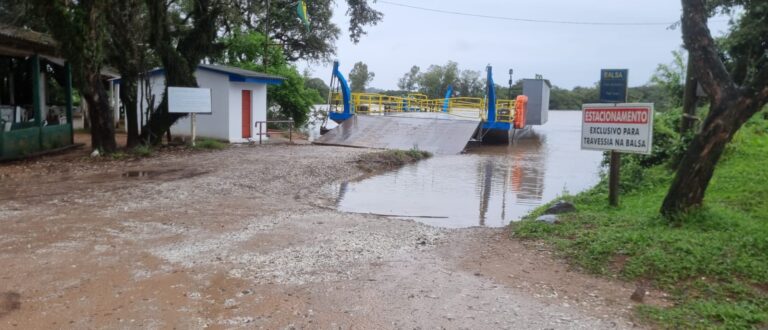 Cheia do Jacuí sobe mais e interrompe área do São Lourenço