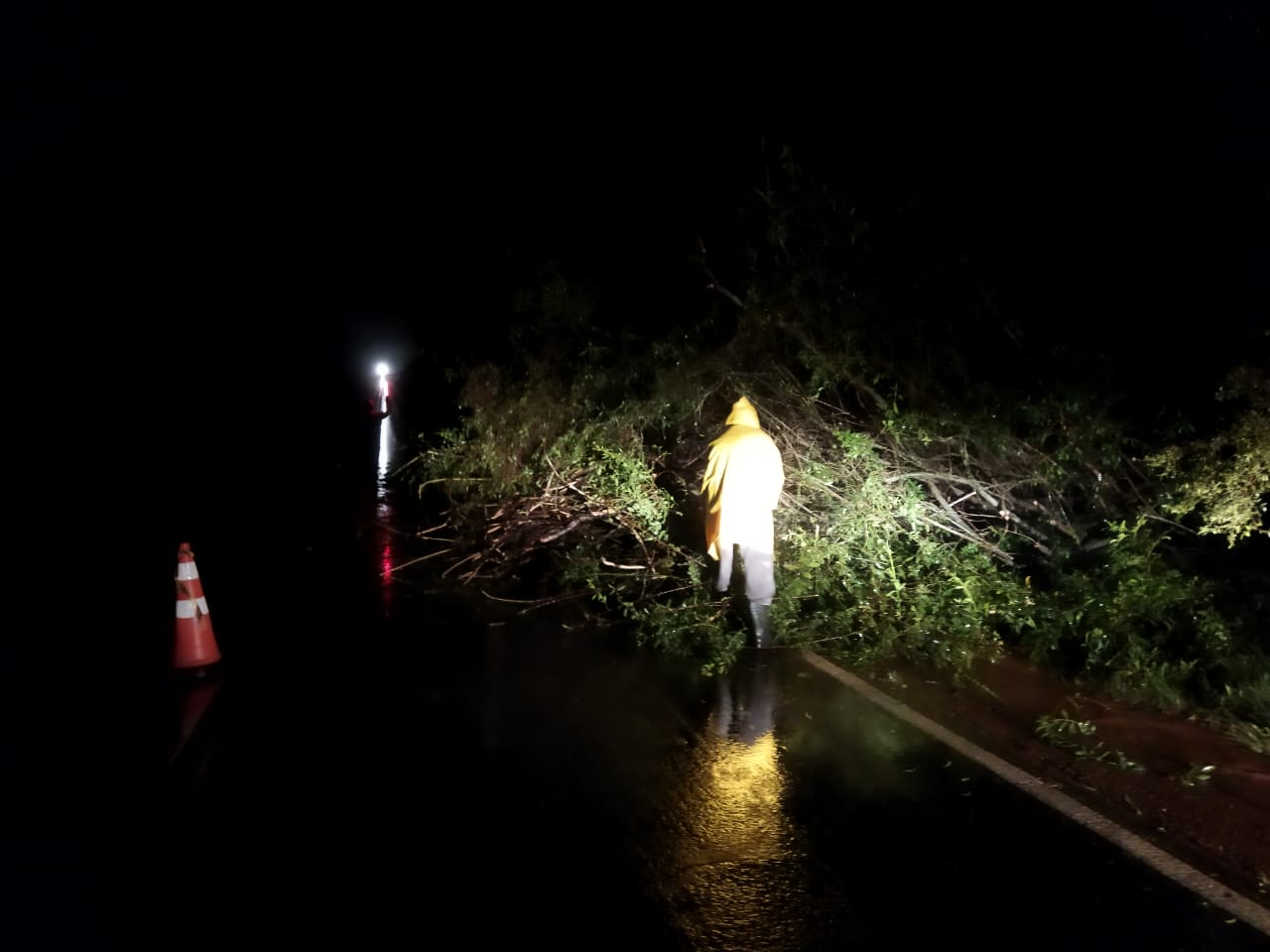 Defesa Civil de Cachoeira do Sul na BR-290 / Crédito: Ass. Com.