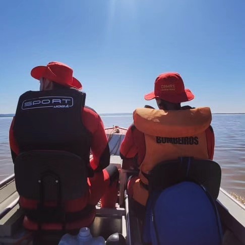 Equipe de mergulhadores de Santa Maria se soma às buscas a desaparecido em meio à enchente em Cachoeira do Sul