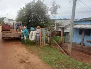 Defesa Civil avalia a retirada de mais famílias ribeirinhas