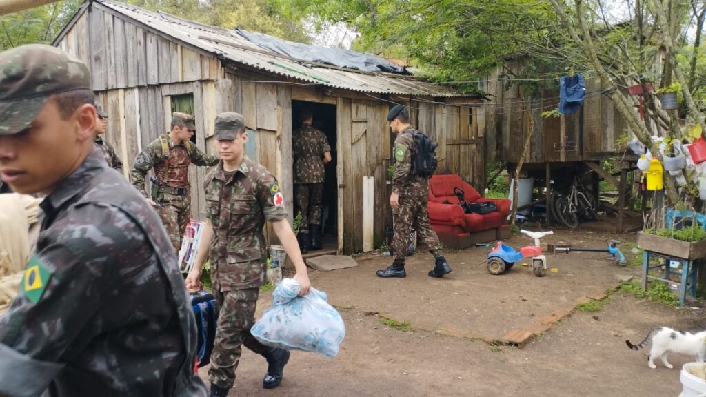 Exército presta apoio em Cachoeira do Sul / Crédito: Ass. Com.