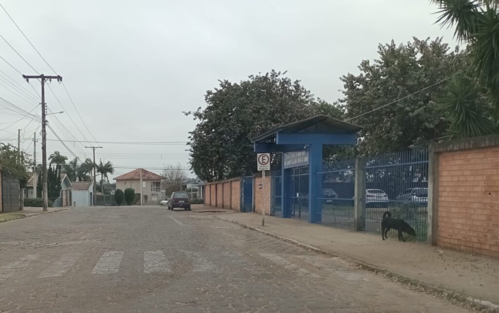 Rua Coronel João Leitão, na frente da EEEM Dr Liberato Salzano Vieira da Cunha / Crédito: Reprodução