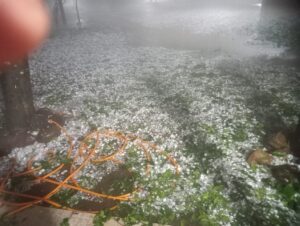 Queda de granizo assusta moradores da Porteira 7