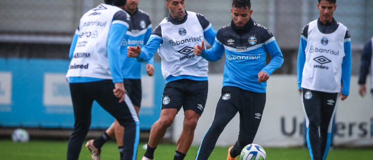 Grêmio abre semana de treinos com foco no Fortaleza