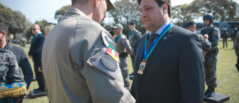 Presidente Alberto Guerra recebe Comenda do 1º Batalhão de Polícia de Choque