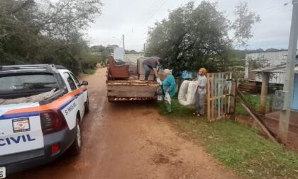 Defesa Civil retira famílias das margens do Rio Jacuí