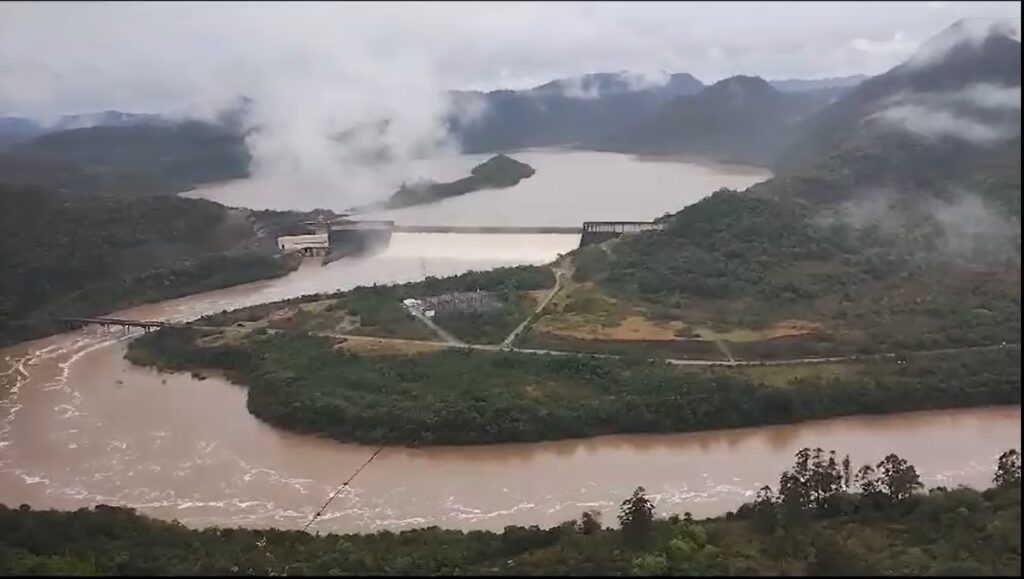 Vazão das águas na Usina Hidrelétrica de Dona Francisca indica que Rio Jacuí deve subir ainda mais nas próximas horas / Fotos e vídeo: Divulgação