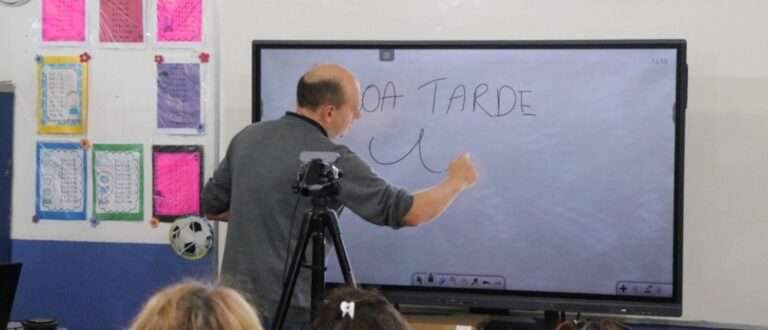 WEB STORIES: telas interativas são realidade nas escolas de Cerro Branco