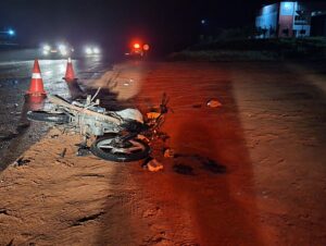 Motociclista fica ferido em acidente na BR-153