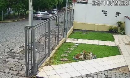 Flagrante em vídeo: motociclista gravemente ferida é transferida para HCB