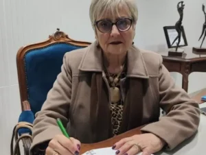 Angela autoriza contratação de 16 monitores para escolas da rede municipal