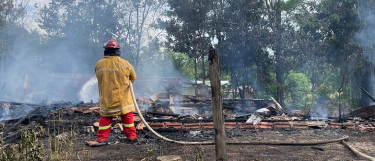 Incêndio atinge duas casas no interior de Candelária