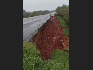 Cachoeira do Sul tem dois pontos com bloqueios na BR-153