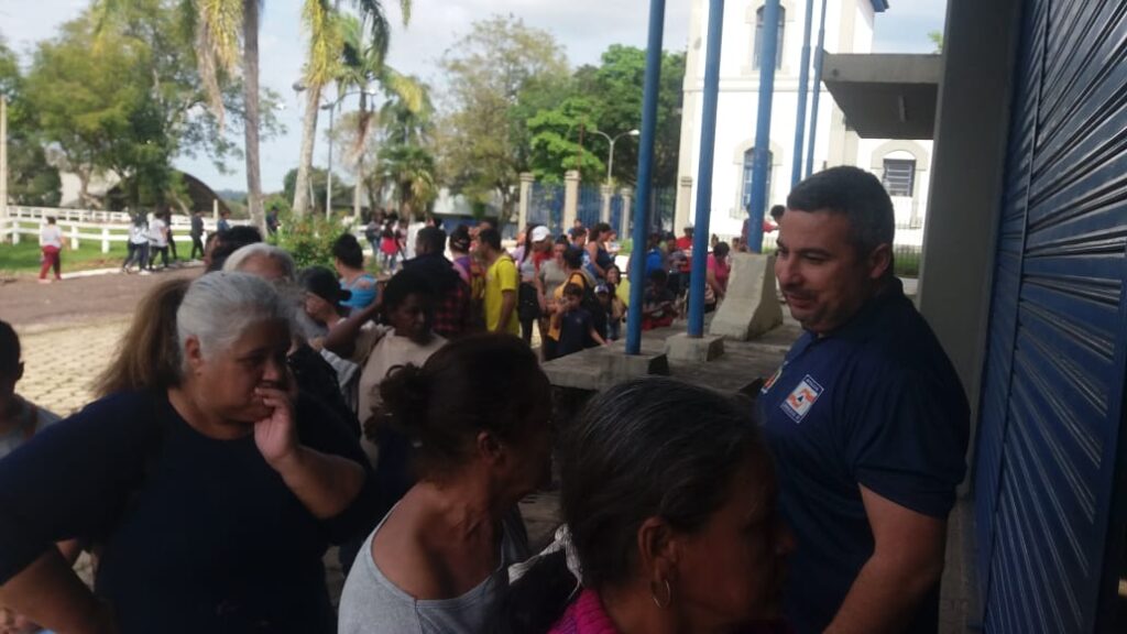 Desabrigadas pela enchente do Jacuí, famílias foram recebidas no pavilhão de exposições da Fenarroz para receberem roupas e utilitários no retorno para casa / Fotos: Cacau Moraes