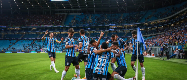 De virada, Grêmio vence Flamengo na Arena, pelo Brasileirão