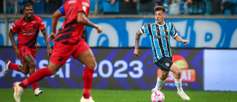 Grêmio é superado na Arena pelo Furacão