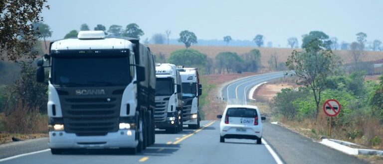 Exame toxicológico de motoristas tem 180 dias para ser regulamentado