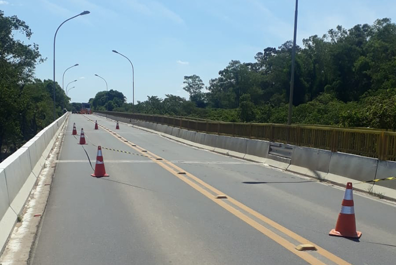 Com sistema de tráfego em pare e siga, Ponte do Fandango está hoje limitada a 18 toneladas / Fotos: Arquivo/OC