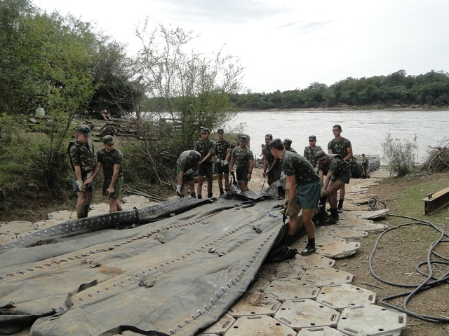 Montagem da estrutura exige grande aparato logístico e de mobilização militar