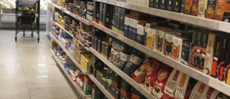 Novas regras para rótulos de alimentos valem a partir desta segunda