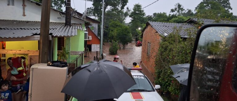 Bombeiros de Novo Cabrais auxiliam atingidos pelas chuvas na Região