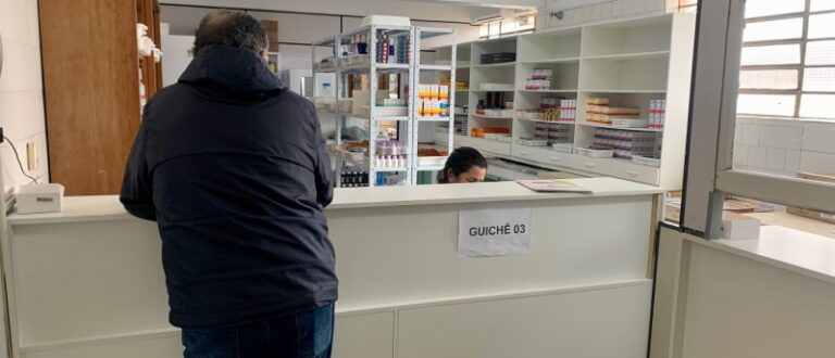 Farmácia do SUS deixa de oferecer remédios. Confira a lista