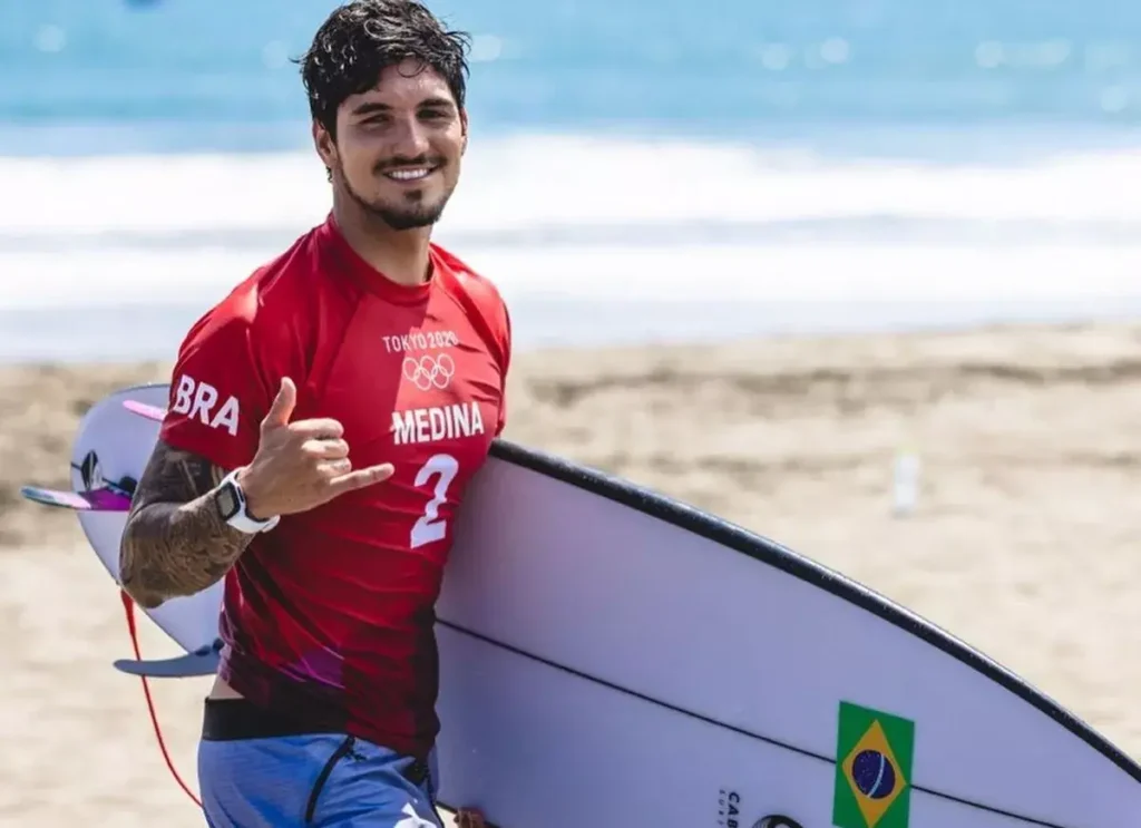 Gabriel Medina curte altinha nas areias de São Conrado / Crédito: Reprodução