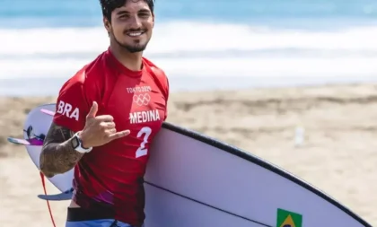 Gabriel Medina curte altinha nas areias de São Conrado