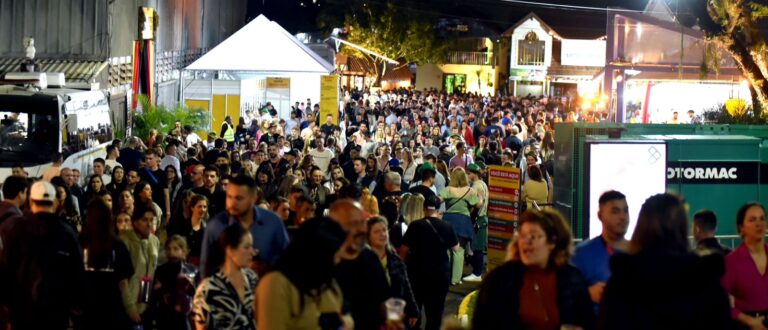 Público visitante da 38ª Oktoberfest chega a 400 mil pessoas