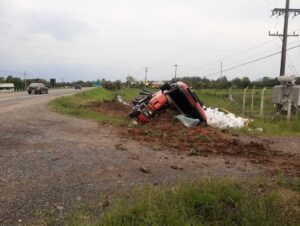 Condutor embrigado: caminhão tomba na RSC-287