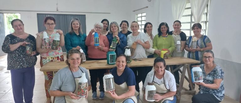 Coordenadoria da Mulher realiza Oficina de Natal no interior