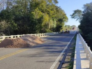 Ponte da BR-290 tem trânsito bloqueado