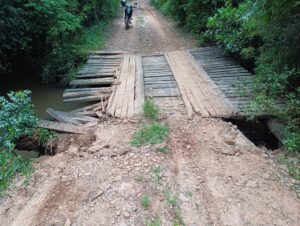 Ponte é interditada depois que produtores denunciam descaso