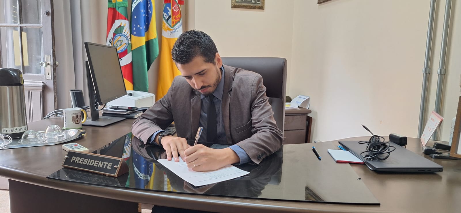 Presidente da Câmara, Magaiver Dias, recebeu a carta de renúncia do agora ex-prefeito José Otávio na manhã desta quinta-feira / Foto: Milos Silveira