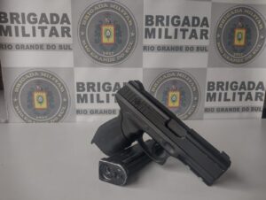 BM de Cachoeira do Sul prende homem por porte de arma falsa