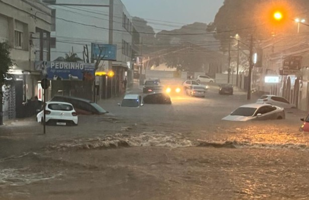 Rua Aníbal Loureiro, entre Saldanha Marinho e Pinheiro Machado / Crédito: OC/Reprodução