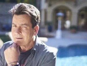 Charlie Sheen é atacado por vizinha