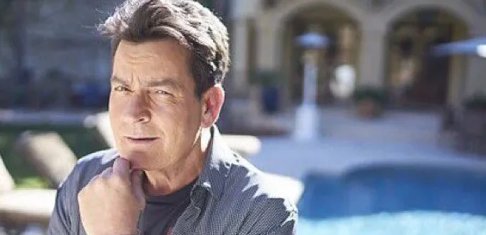 Charlie Sheen é atacado por vizinha