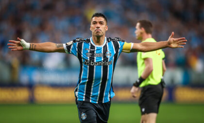 Grêmio derrota o Vasco na Arena e volta ao G4 no Brasileirão