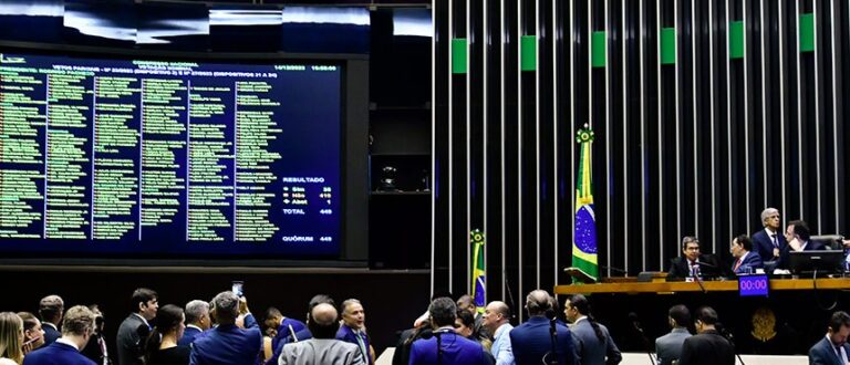 Congresso derruba veto à desoneração da folha de pagamento para 17 setores