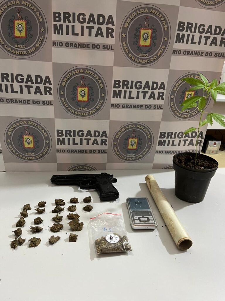 Apreensão de drogas no Bairro Noêmia não configurou prisão em flagrante / Foto: Brigada Militar/Divulgação