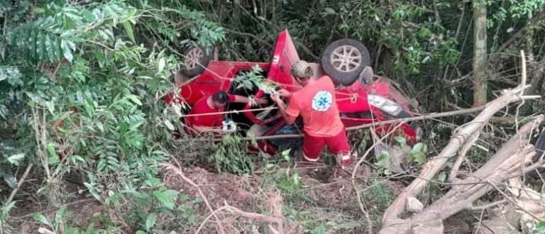 Homem morre após carro cair de ribanceira em Paraíso do Sul