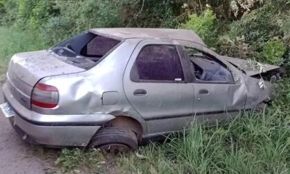 Colisão contra barranco deixa cinco feridos na ERS-471