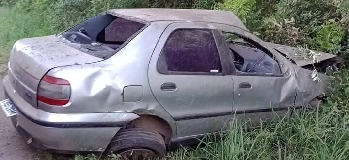 Colisão contra barranco deixa cinco feridos na ERS-471