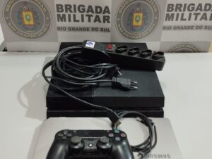 Brigada prende suspeito de furto de Playstation, note e material elétrico