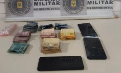 BM prende homem com R$ 2,6 mil e celulares no Rio Branco