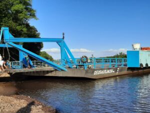 Precariedade da pavimentação suspende travessia da balsa na Moron