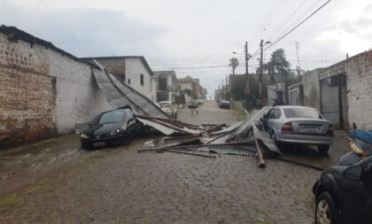 Chuva e vento causam estragos em Cachoeira