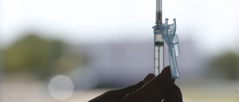 Anvisa aprova vacina contra a covid-19 para adolescentes acima de 12 anos