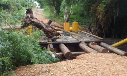 Famílias cobram conserto de ponte no Alto do Amorim